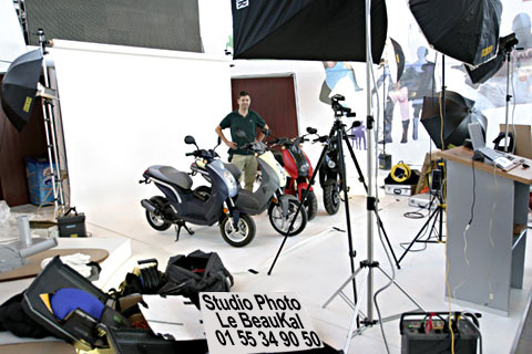 Photographe se déplace sur site avec son studio mobile